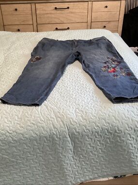 Embroidered Dark Blue Cropped Denim Jeans petite
